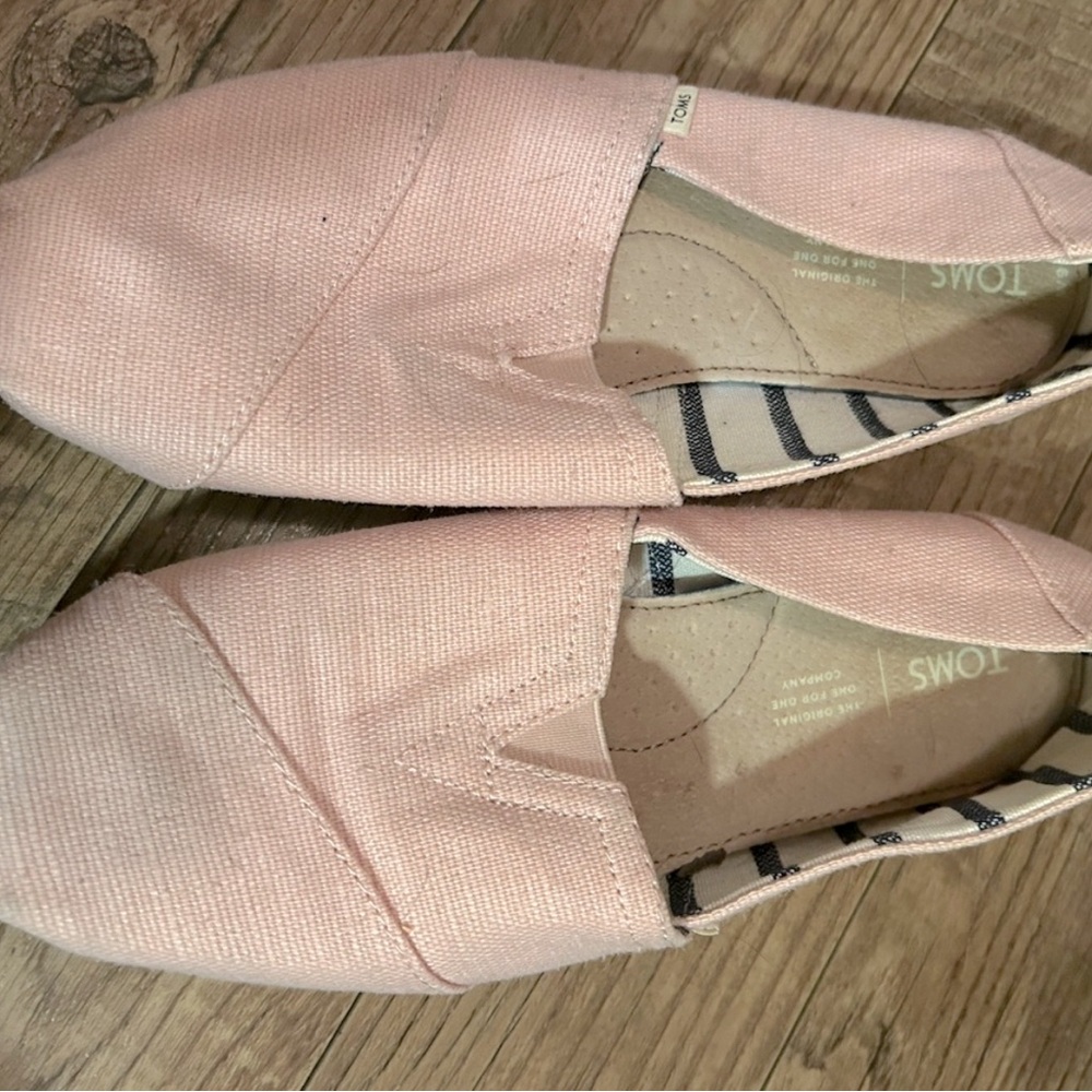 TOMS Women's Blush pink Canvas Loafers